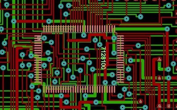 圖1：兩種PCB模型的部分電路。頂圖：傳統(tǒng)設(shè)計(jì)版本。